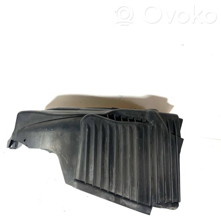 Engine cover (decorative trim)