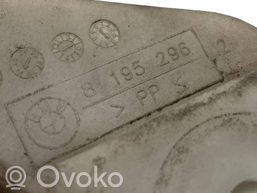 Priekšpusē bampera turētājs