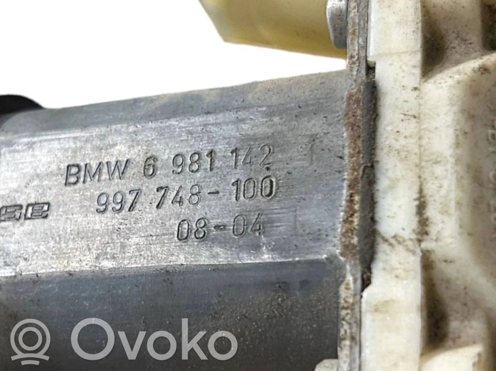 Priekšpusē loga pacēlāja motoriņš