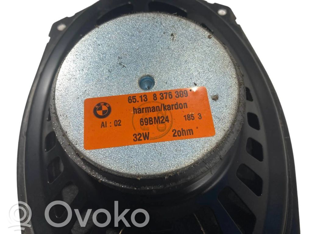 Skaļrunis (-i) aizmugurējā palodzē