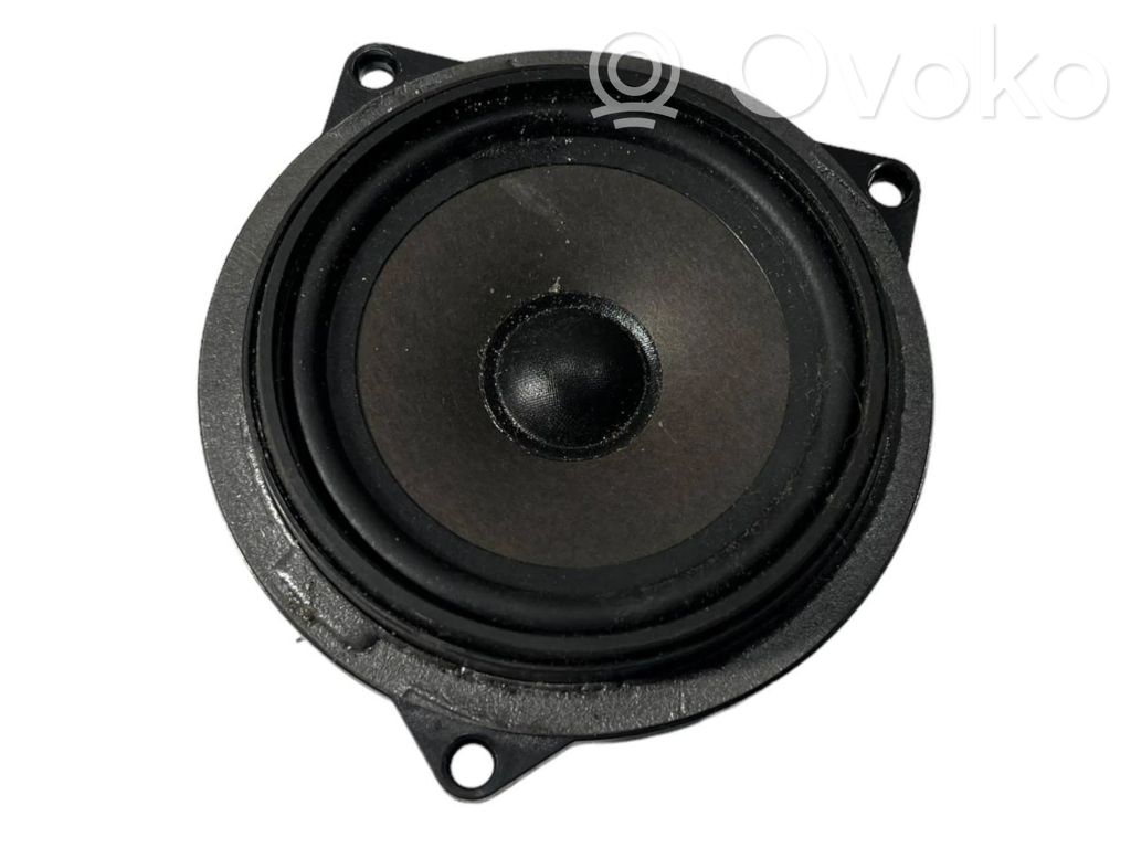 Speaker(s) in front door