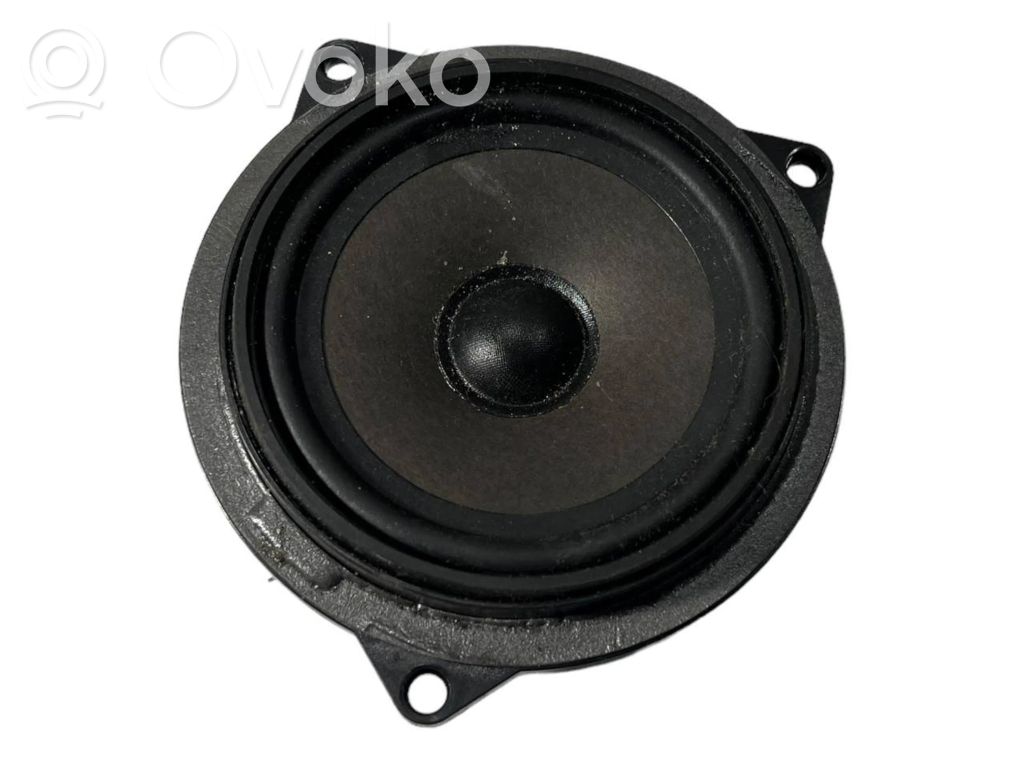 Speaker(s) in front door