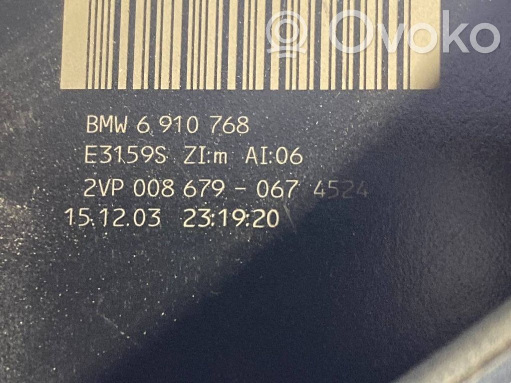 Aizmugurējais lukturis virsbūvē