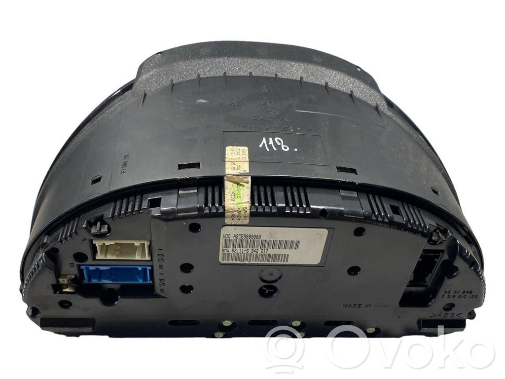 Speedometer (in the instrument panel)