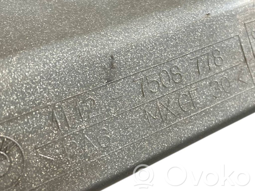 Dzinēja pārsegs (dekoratīva apdare)