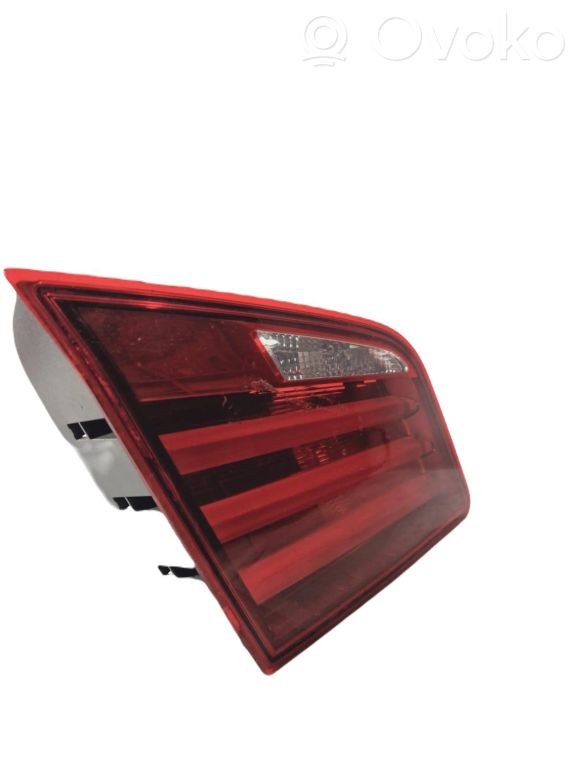 Задний фонарь на капоте