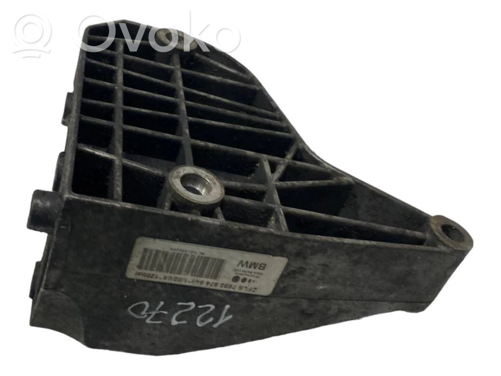 Power steering pump mount
