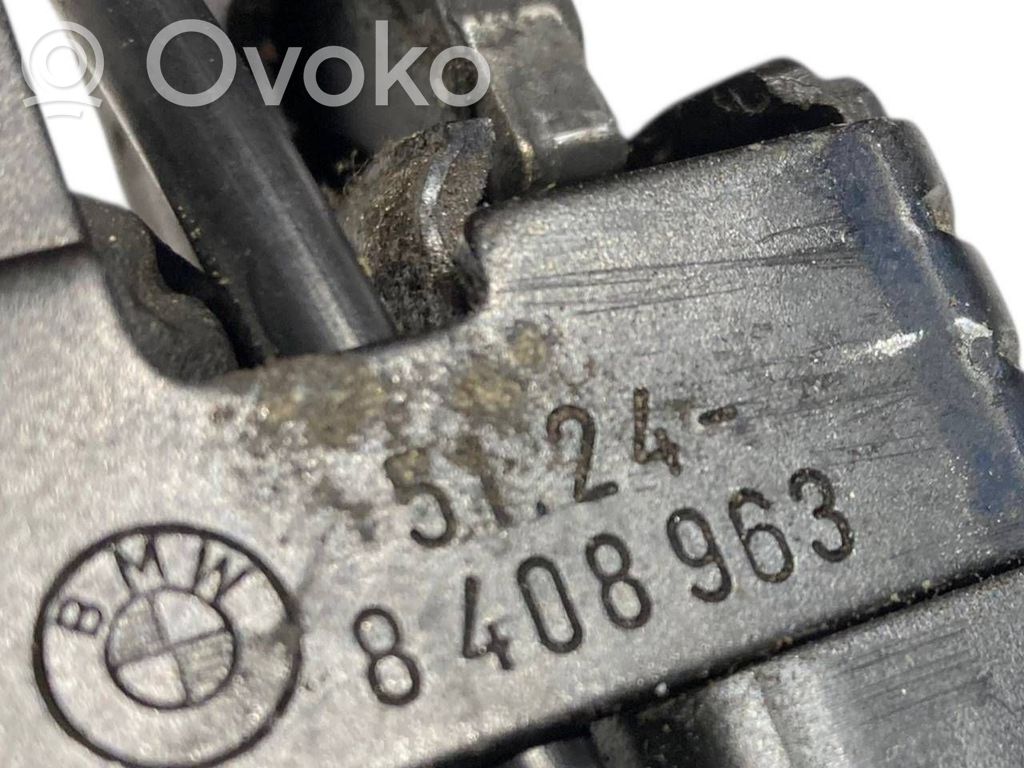 Aizmugurējā pārsega slēdzene