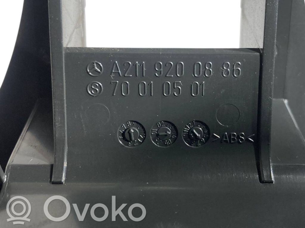 Aizmugurējā sēdekļa sliedīte (-es)