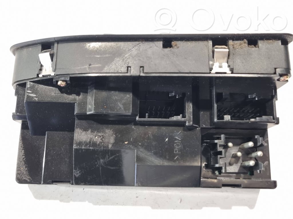 Window lift control switch(es)