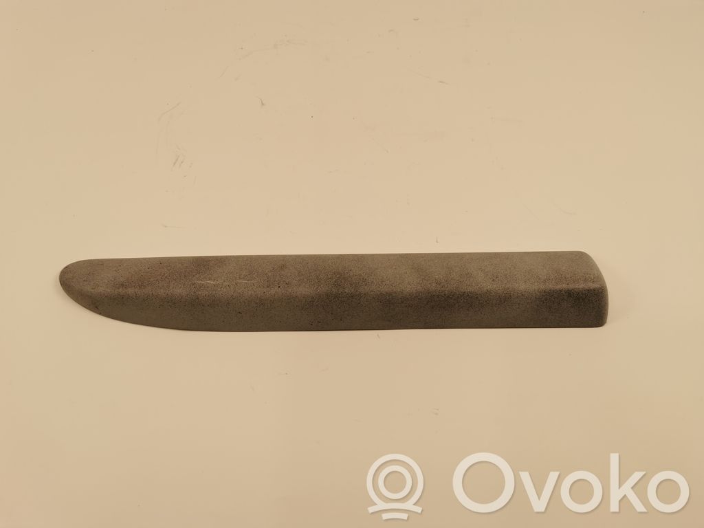 Spārna dekoratīvā apdare (moldings)