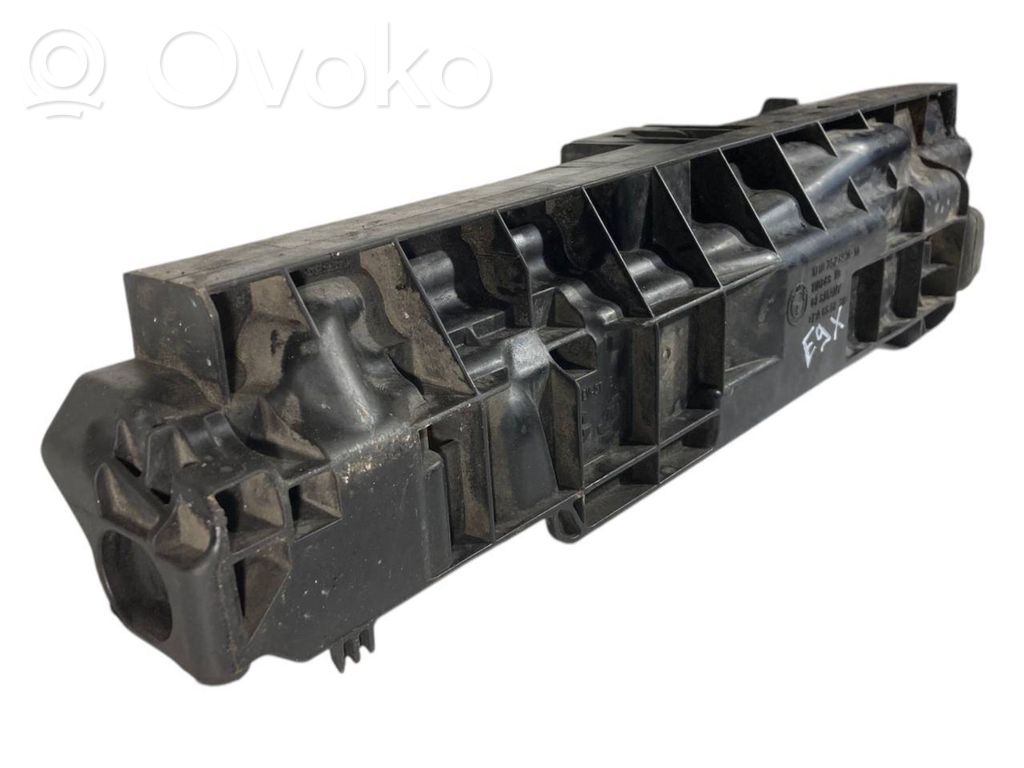 Radiator(s) holder/bracket