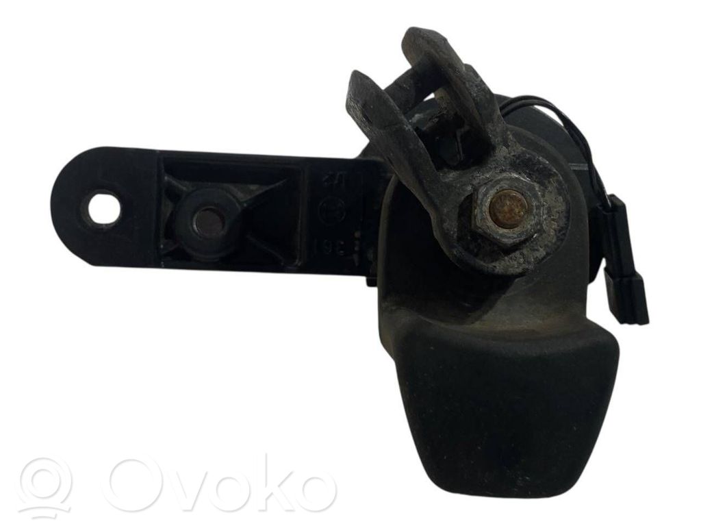 Aizmugurējā stikla tīrītāja mehānisms