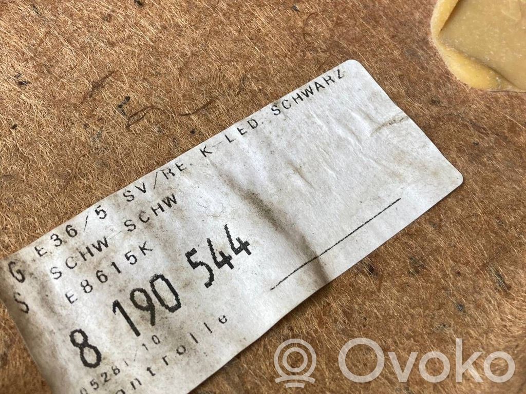 Apšuvums aizmugurējām durvīm