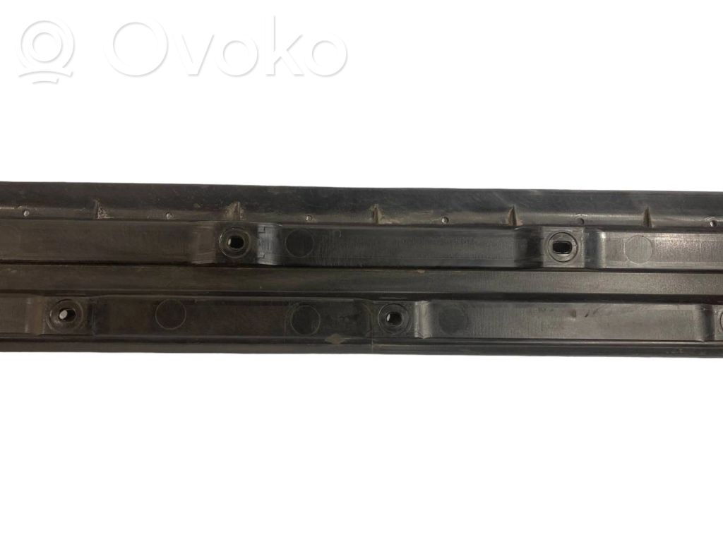 Side underbody protection