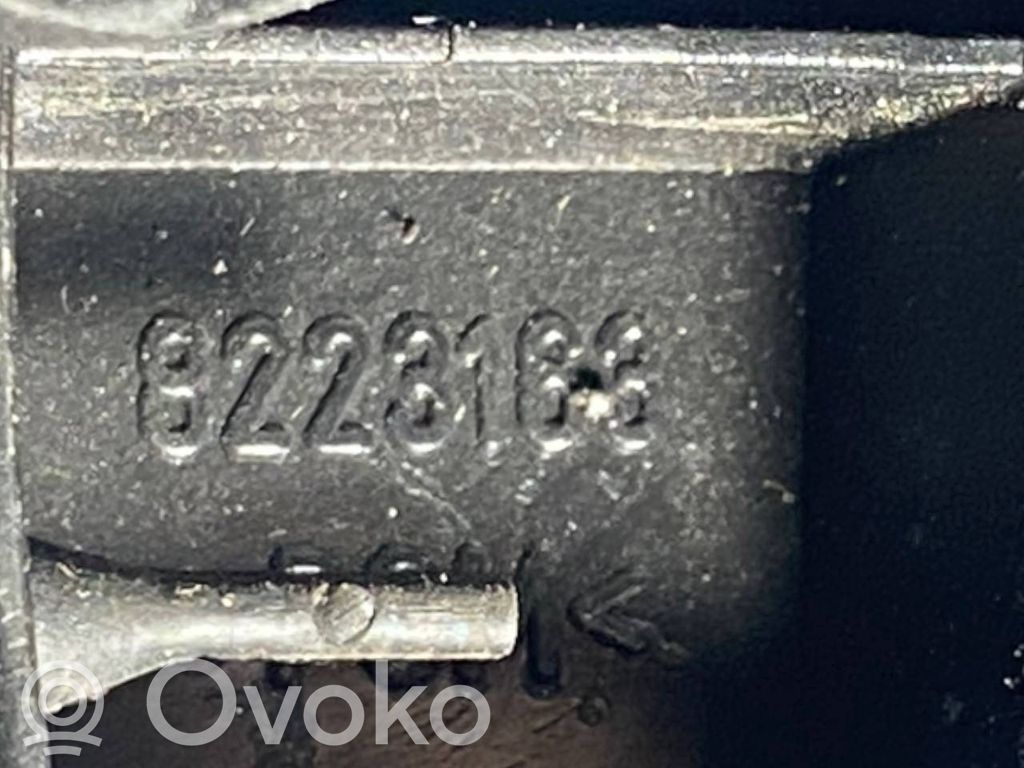 Dzinēja pārsega attaisīšanas rokturītis