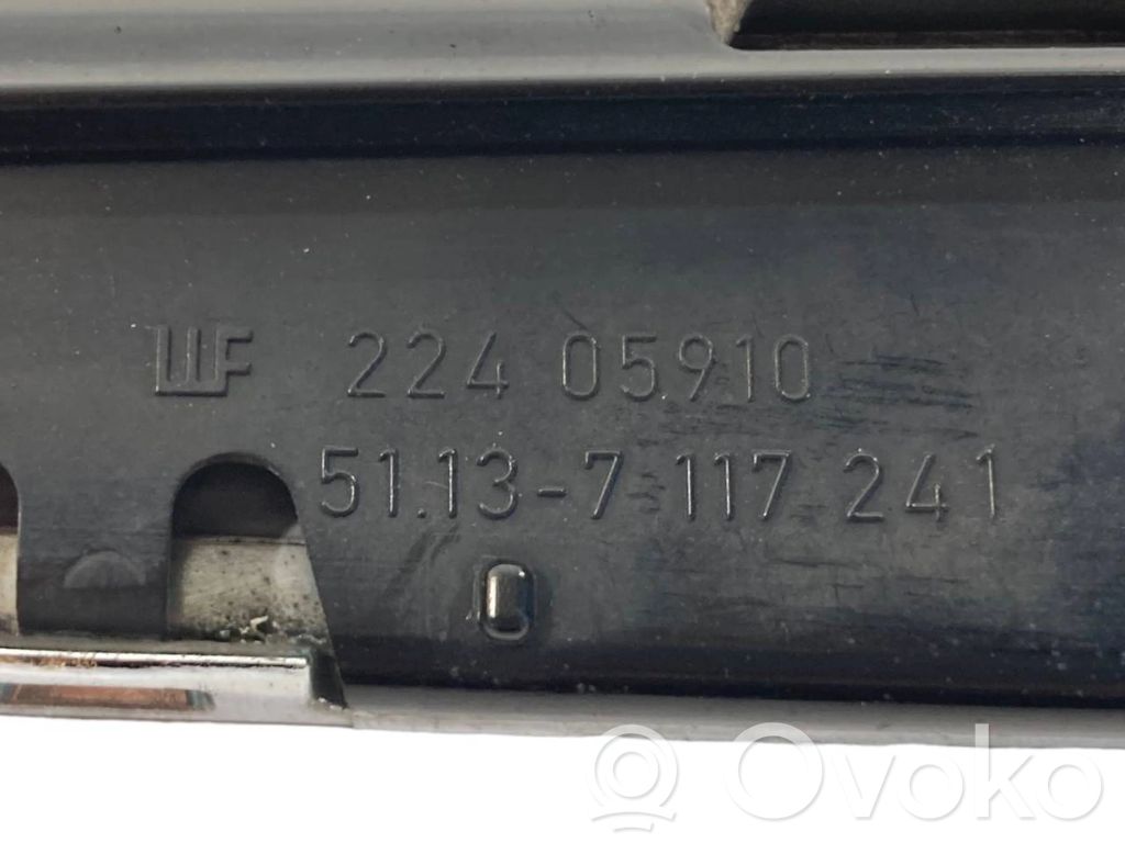 Dzinēja pārsegs (dekoratīva apdare)