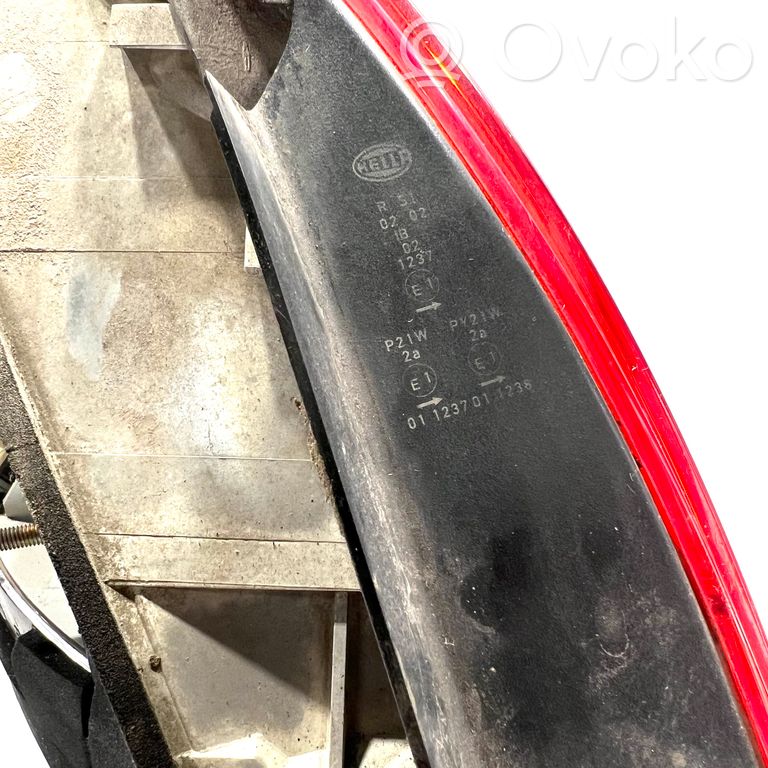 Aizmugurējais lukturis virsbūvē