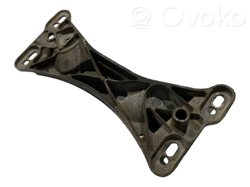 Transmission mounting bracket