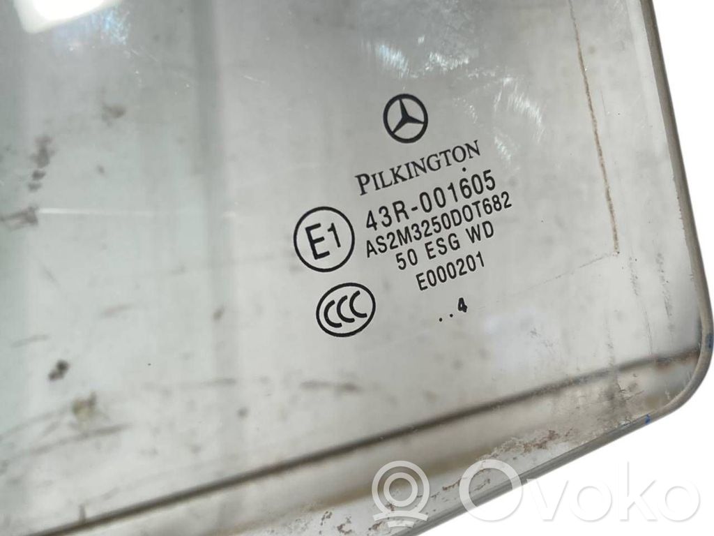 aizmugurējo durvju stikls