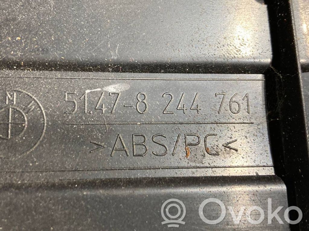 Bagāžnieka sānu apakšējās apdares panelis