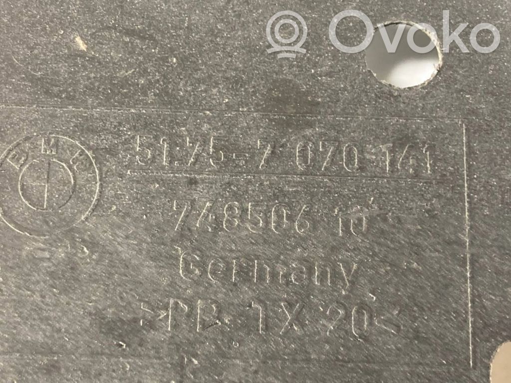 Защита днища в задней части шасси