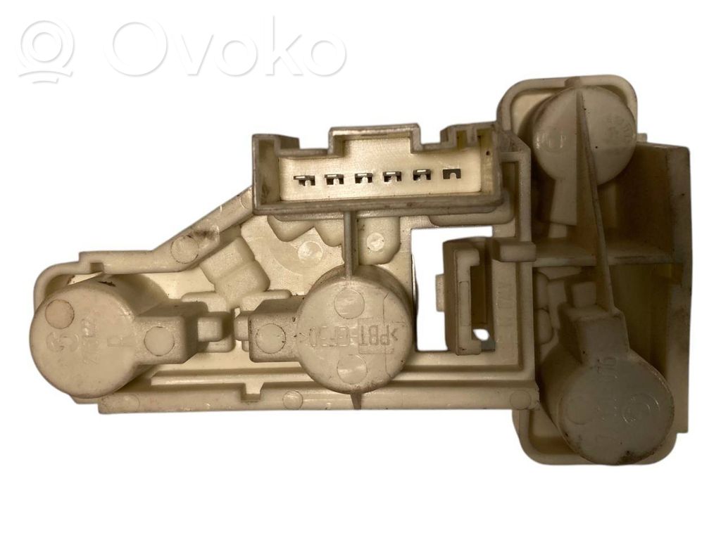 Rear lamp cover holder