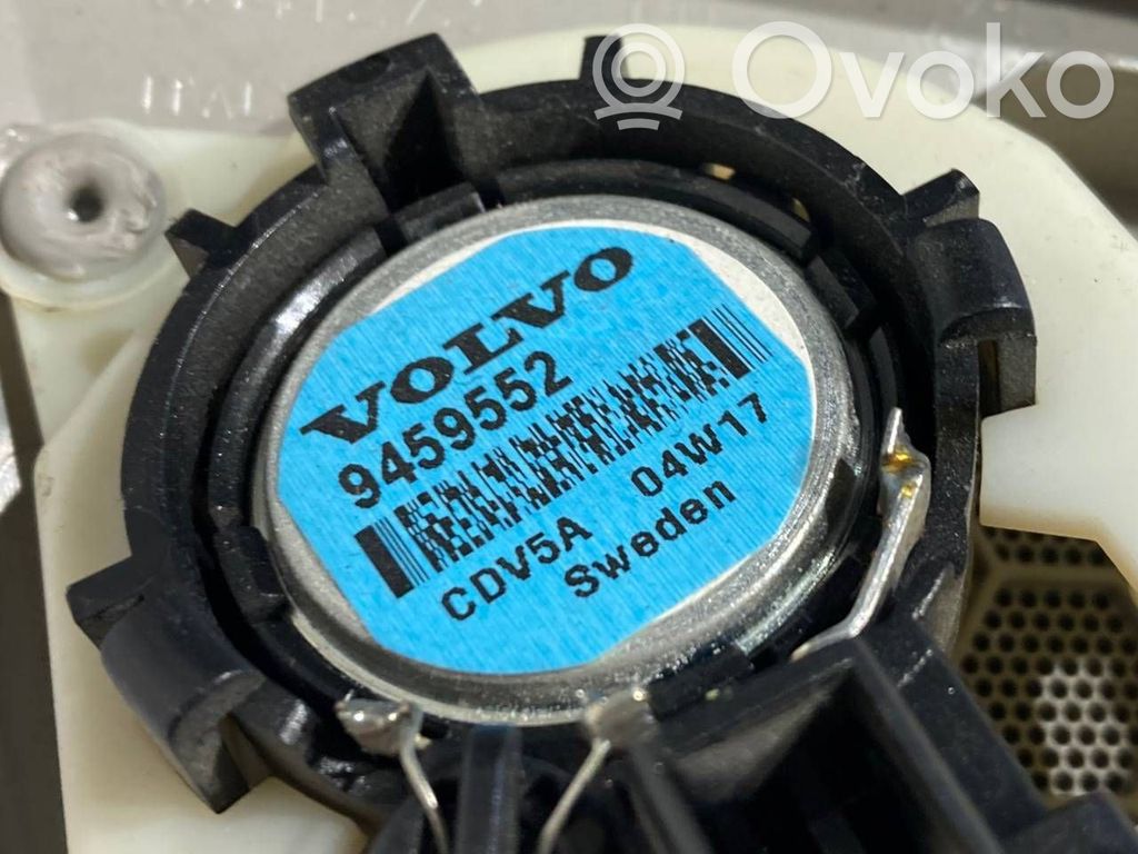 Augsto frekvenču skaļrunis (-i) priekšējās durvīs