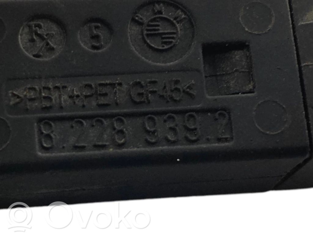 Degvielas tvertnes atvēršanas slēdzis