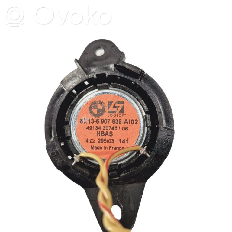 Skaļrunis (-i) pakaļējās durvīs