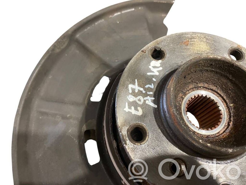 Aizmugurē riteņa rumbas vārpstas šarnīrs (stupica, capfa)