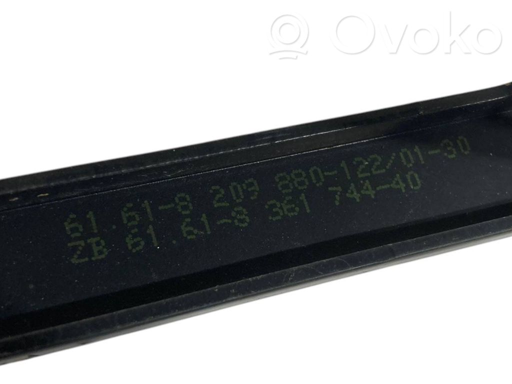 Priekšējā loga tīrītāja kājiņa