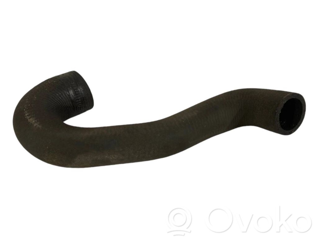 Caurulīte (-es) / šļūtene (-es)