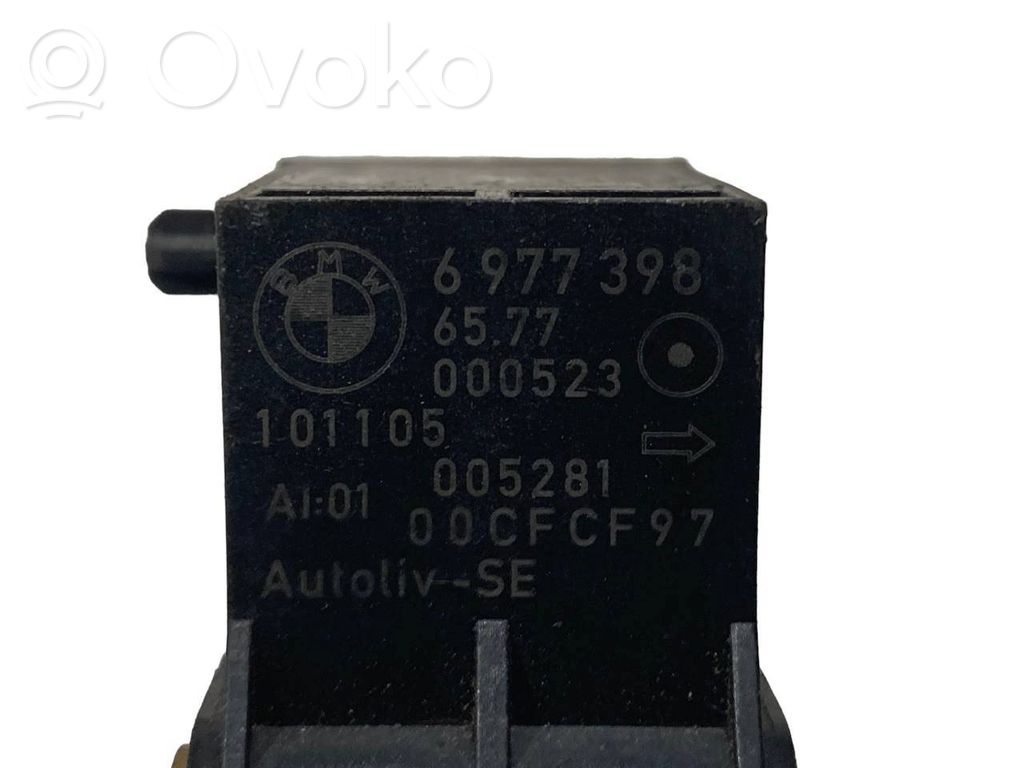 Airbag impact sensor