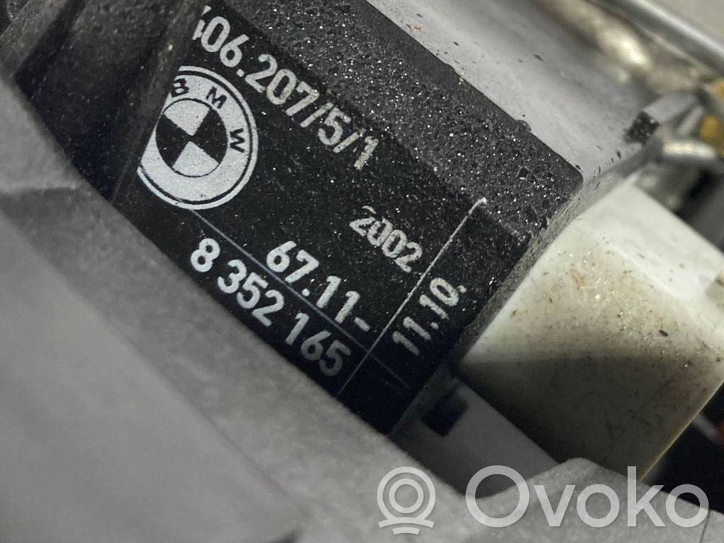 Priekšpusē slēdzene