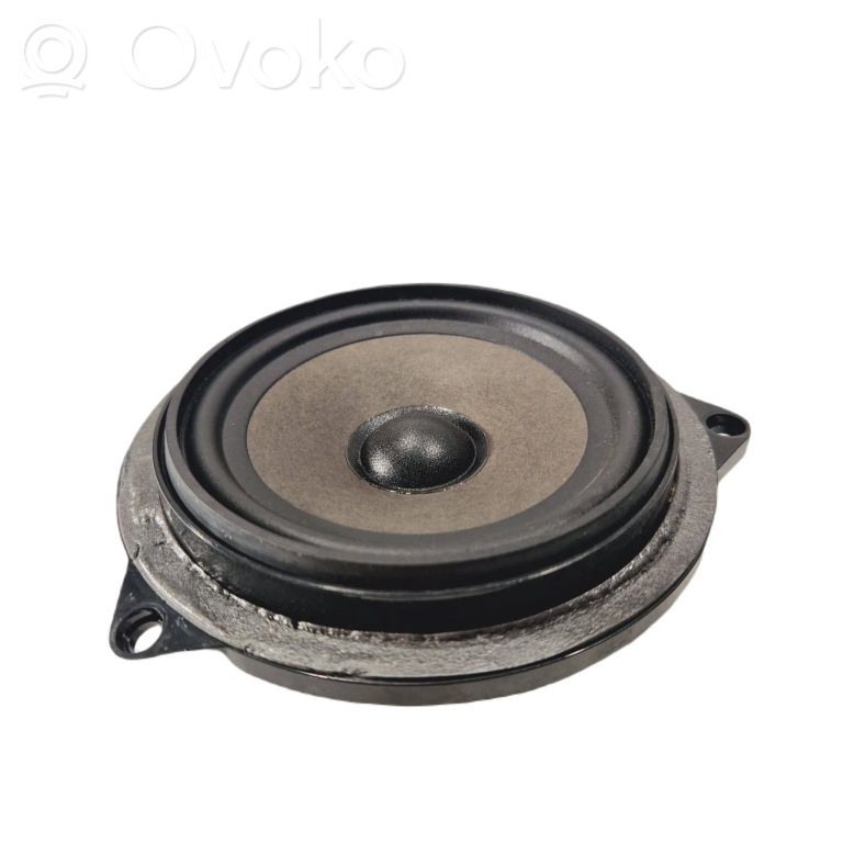Speaker(s) in the rear door