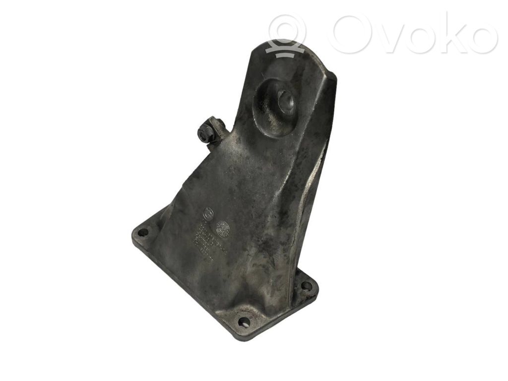 Engine mounting bracket
