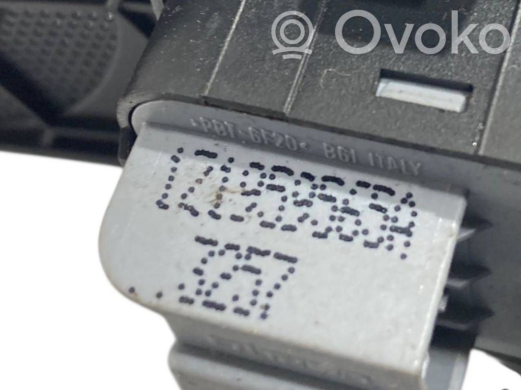 Sānu spoguļu slēdzis