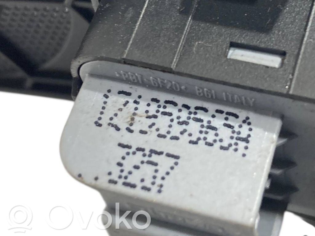 Sānu spoguļu slēdzis