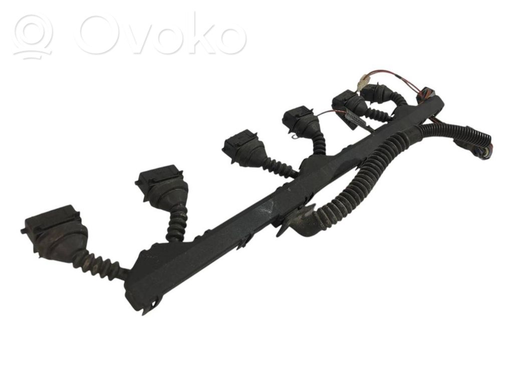 Fuel injector wires