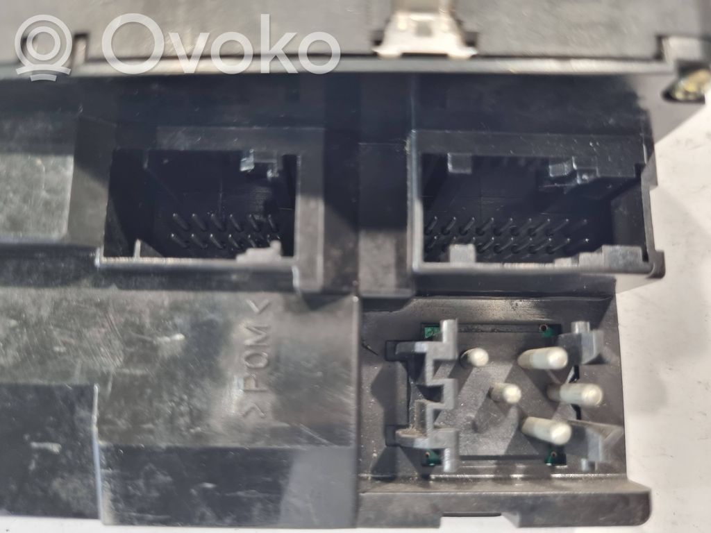 Window lift control switch(es)