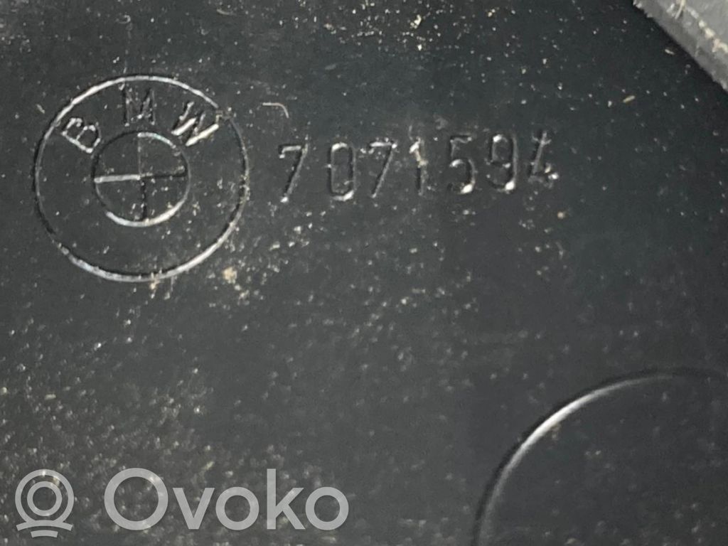 Aizmugurējā pārsega slēdzene