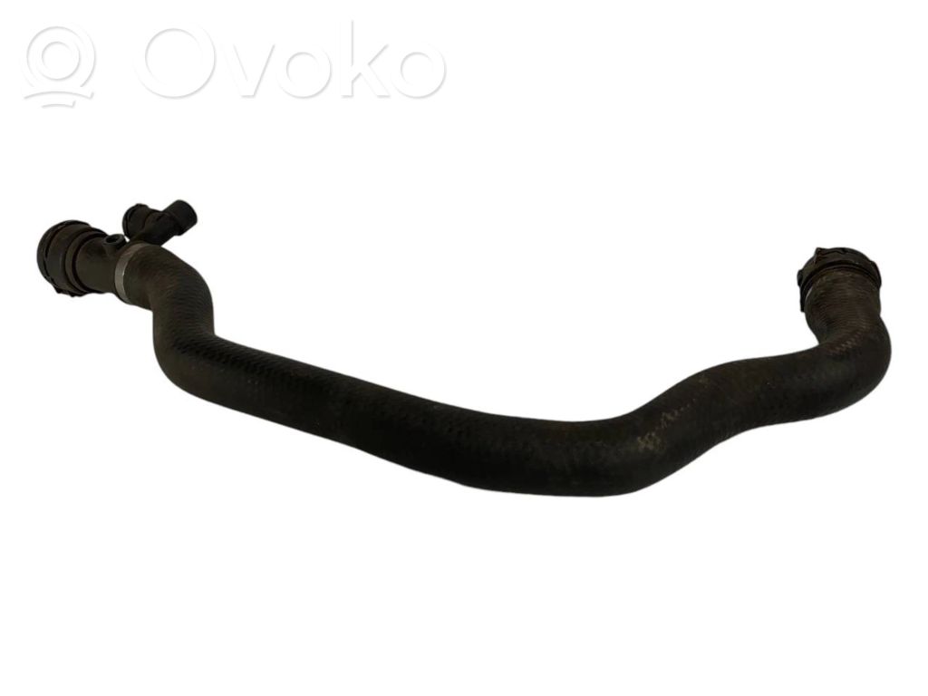 Caurulīte (-es) / šļūtene (-es)