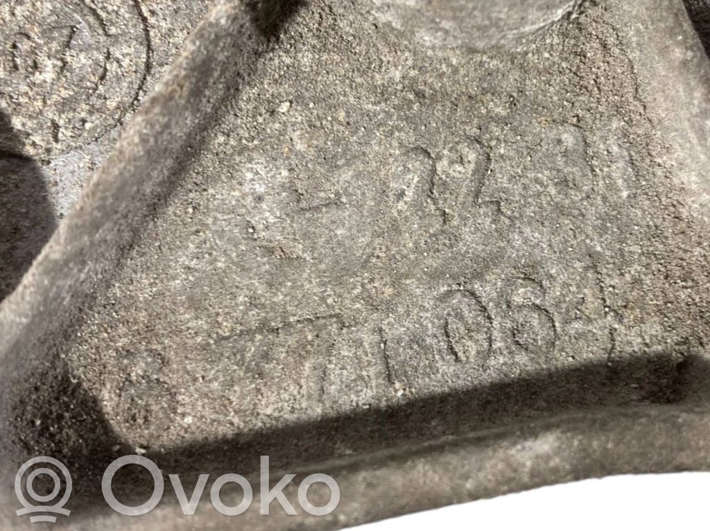 Pārnesumkārbas stiprinājuma kronšteins