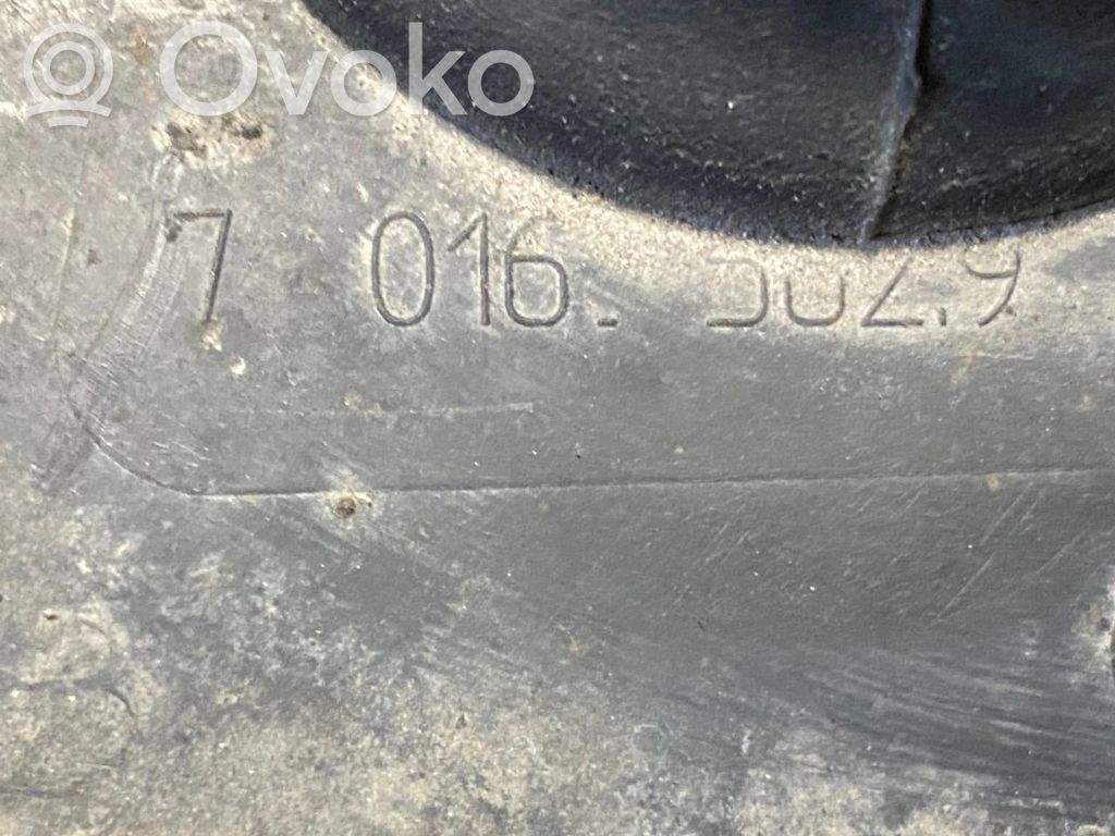 Cita veida dzinēja nodalījuma detaļa