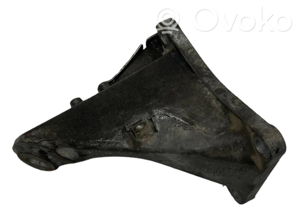 Engine mounting bracket