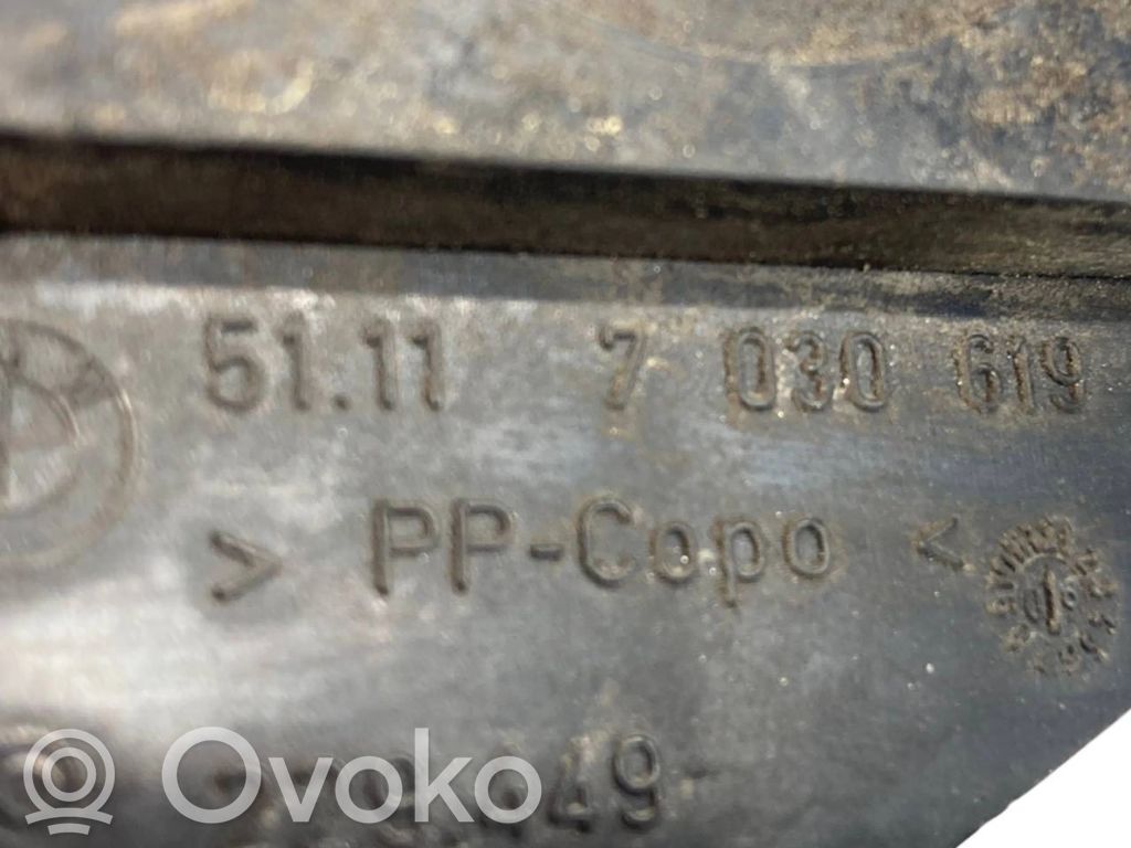 Priekšpusē bampera turētājs