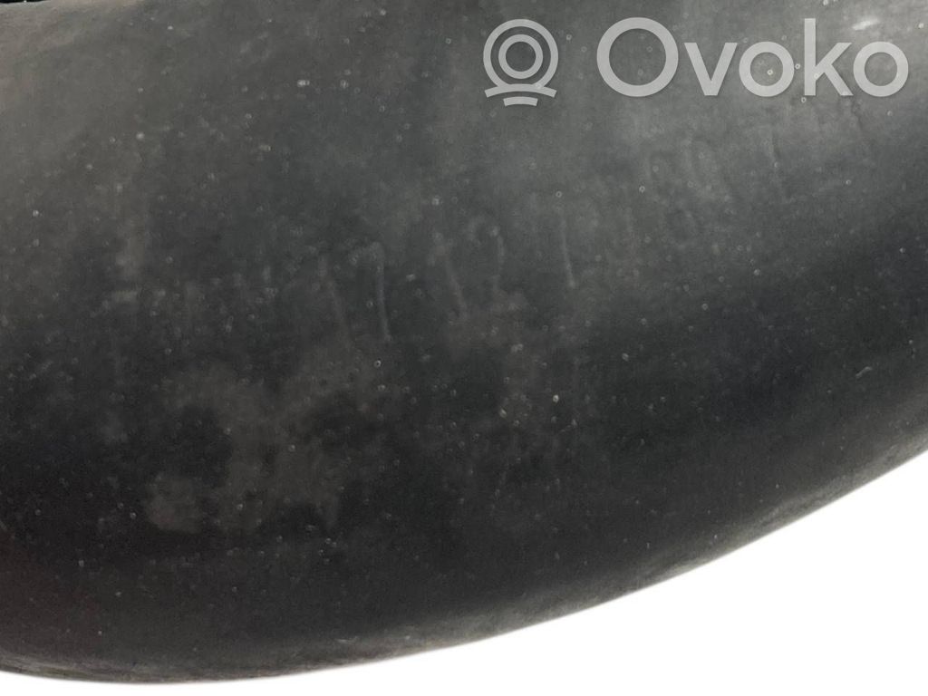 Caurulīte (-es) / šļūtene (-es)