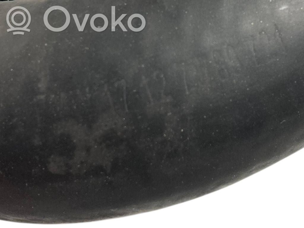 Caurulīte (-es) / šļūtene (-es)