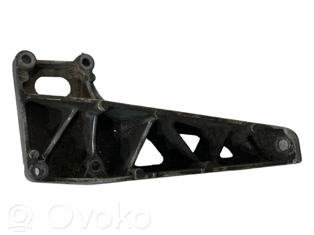 Engine mounting bracket